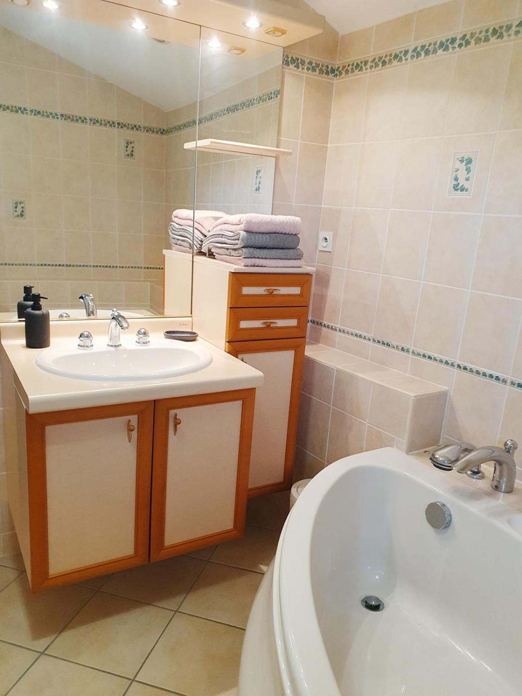 Le Clos Violet Clesse Holiday Home For 6 外观 照片